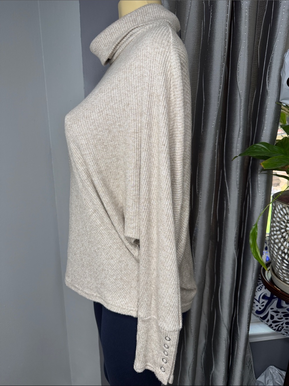 Simply Vera Vera Wang Women’s Sz L Cream Cowl-Neck Poncho Sweater NWT - Picture 4 of 9